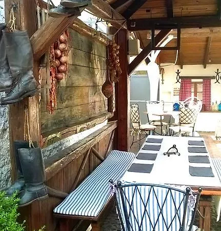 A Restauracia Toldi *