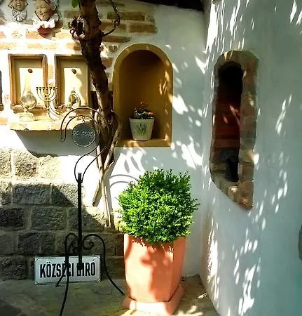 A Restauracia Toldi Guest house *