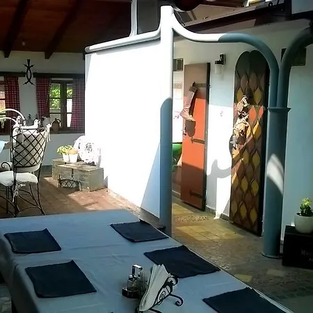 Konukevi A Restauracia Toldi 3*