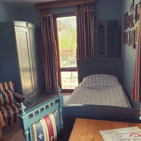 A Restauracia Toldi Konukevi