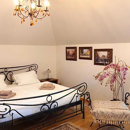 Guest house A Restauracia Toldi *