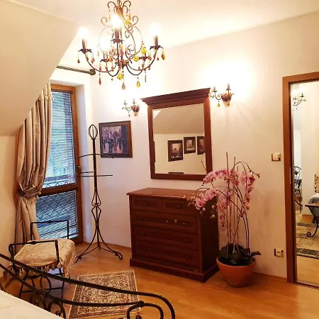 Guest house A Restauracia Toldi *