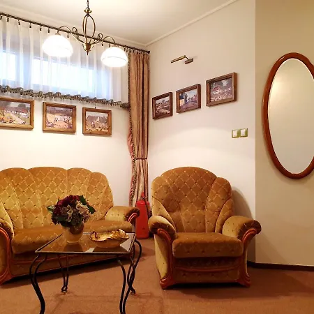 Konukevi A Restauracia Toldi Galanta