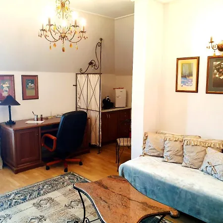 Konukevi A Restauracia Toldi 3*