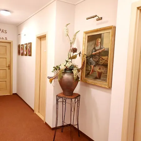 A Restauracia Toldi Guest house *
